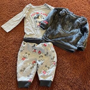 ‼️Mix and Match 3 items for $5‼️ Mickey Mouse 6-9 months 3 piece outfit